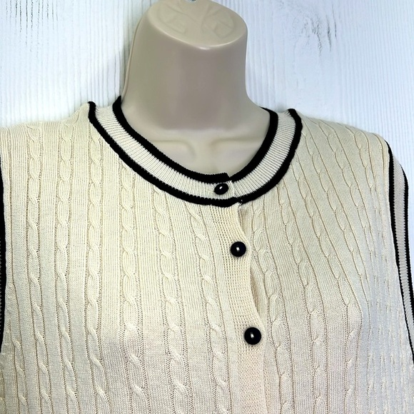 H&M - NWT Cream And Black Cable Knit Button Front Sleeveless Sweater Vest Size L - Picture 5 of 9